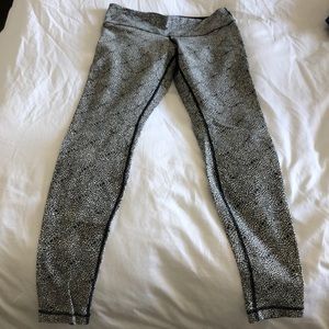 Lululemon Black and white flower pattern tights